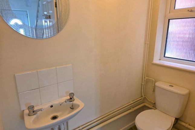 16, Charnwood Close, Newport photo 4