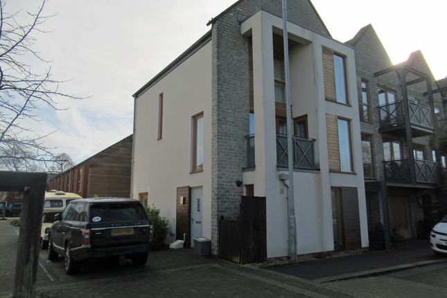 End terrace house to rent in Couture Grove, Street