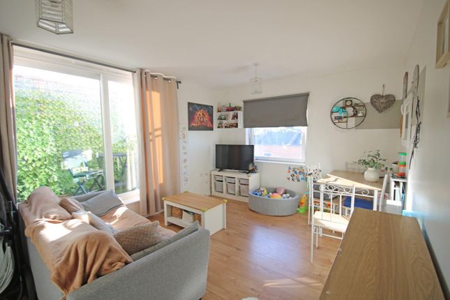1-bed flat on 207, Wooldridge Close, Feltham, £165,000