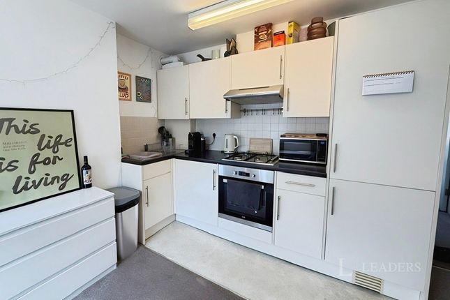 Flat 3, Eclipse House, 26, West Hill, Surrey photo 3