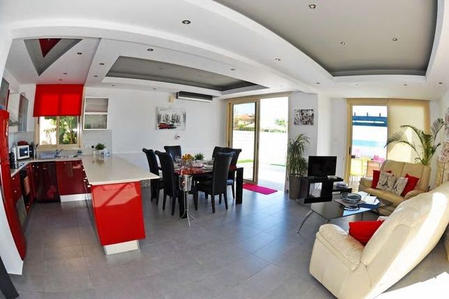 Villa for sale in Mazotos, Larnaca, Cyprus