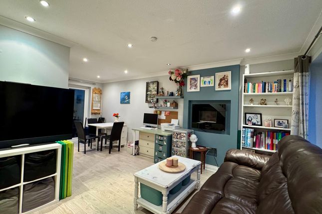 4, Eastlands, New Milton photo 2