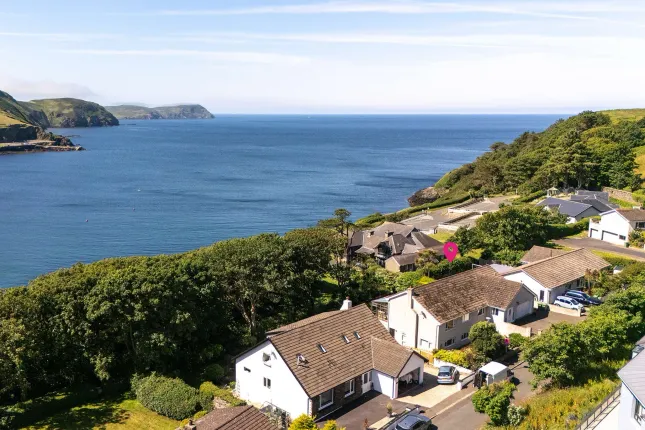 3, Bradda Glen Close, Port Erin photo 2