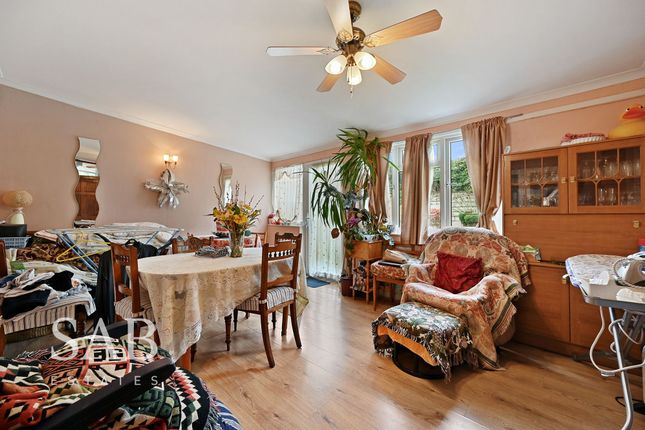 5 Melrose Close, Greenford photo 4