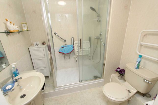 Flat for sale in King Georges Close, Rayleigh