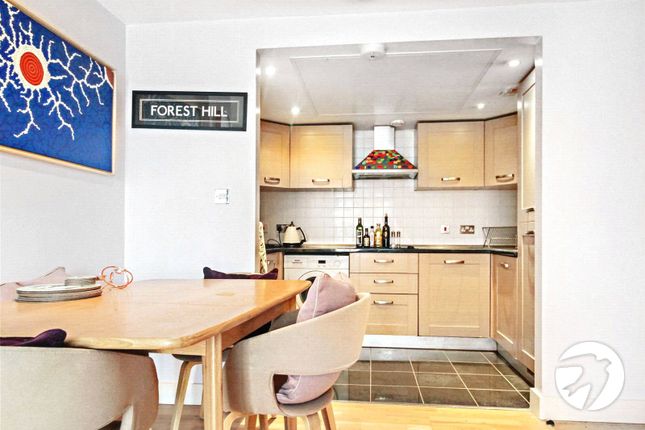 Flat for sale in Mast Quay, London