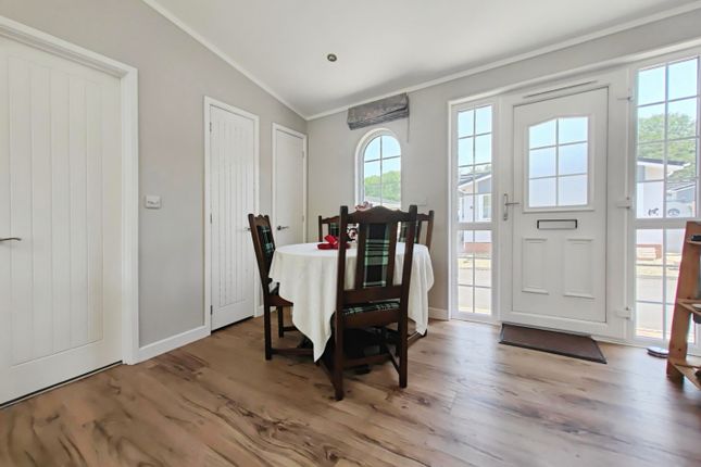 54 Badgerwood, West Road, Wokingham photo 4