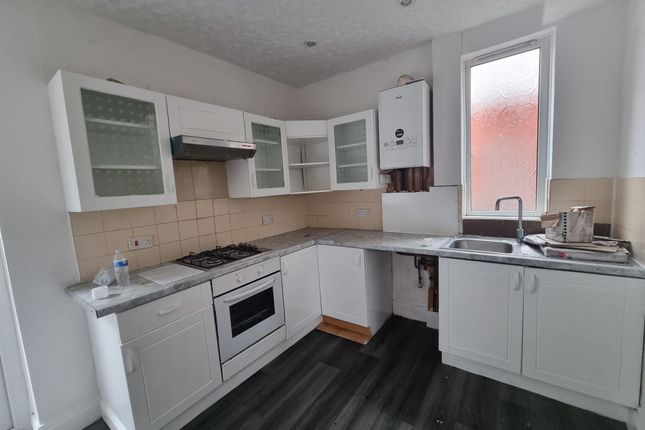 104, Victoria Street, Chadderton photo 3