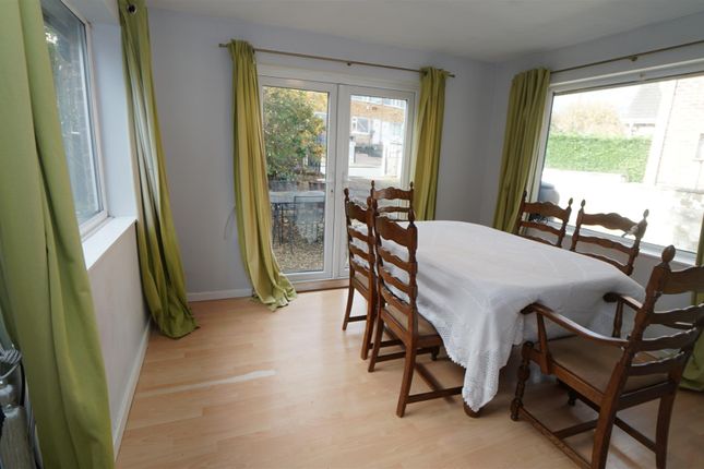 Fourlands Drive, Bradford photo 4