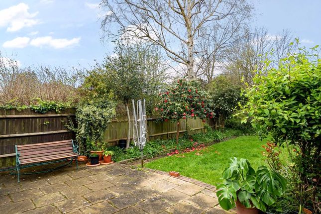 Semi-detached bungalow for sale in Russell Lane, London