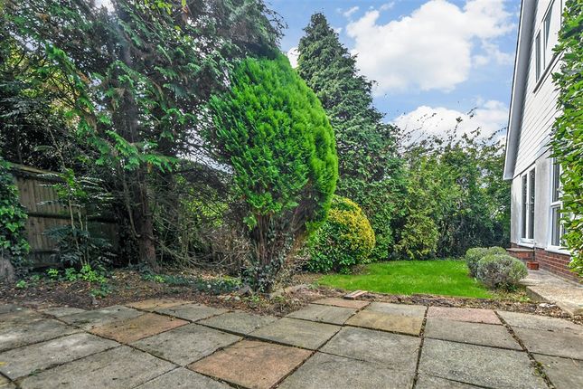 Adams Close, Tenterden photo 4