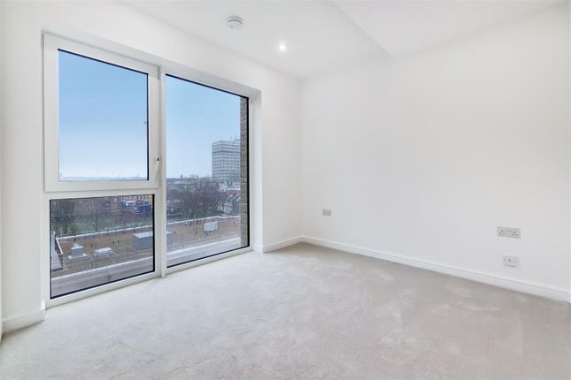 Flat 40 Staniforth Court, Tierney Lane, London photo 4