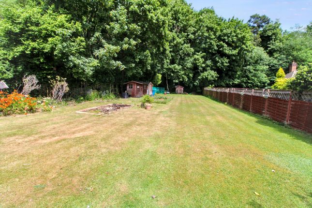 2 Park Lane, High Wycombe photo 4