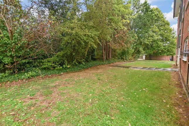 Oakfield Drive, Reigate photo 2