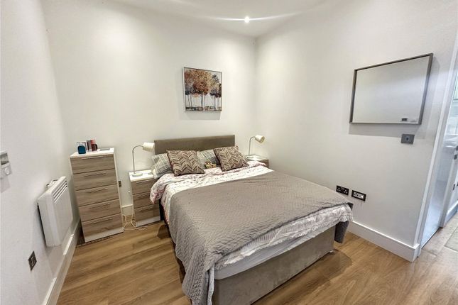 Flat 106, Atria House, 219, Bath Road, Berkshire photo 2