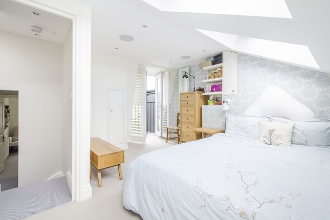 48, Ravenswood Road, London photo 3