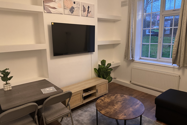 1-bed flat on Lndn-She925 - 10 10,, Sheaveshill Court, London, £2,100/mo