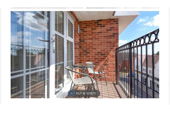 Flat, Saxons Court Peach St, Wokingham photo 2