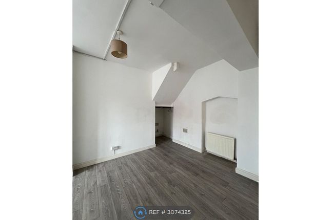 A Ravensbourne Road, London photo 2