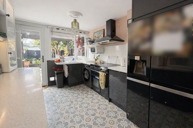 28, Williams Close, Gosport photo 4