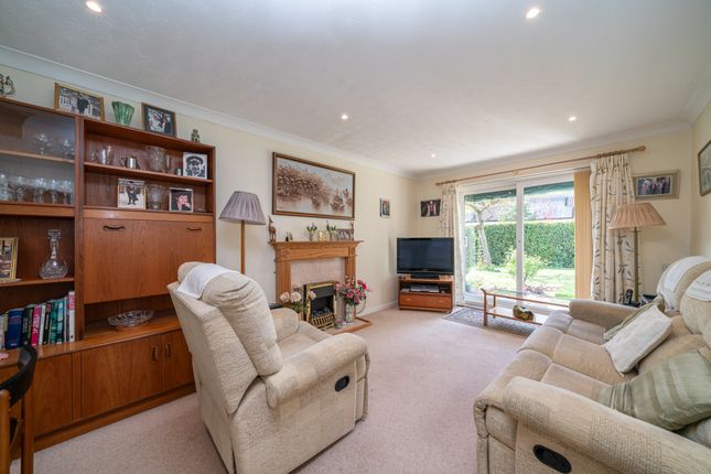 30, Emerton Garth, Berkhamsted photo 2