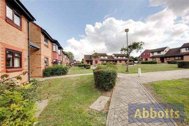 Thumbnail Flat for sale in Brackendale Court, Basildon, Essex
