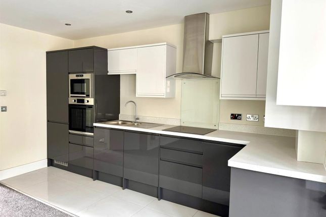 156A, Fleet Road, Fleet photo 4