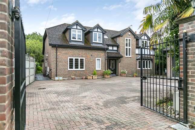 Thumbnail Detached house for sale in Beech Hill, Hadley Wood