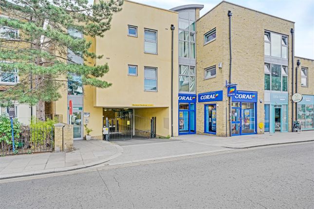 Flat 14, Park View House, Hampton Hill photo 4