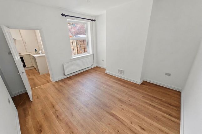 10 Hamilton Avenue, Manchester photo 2