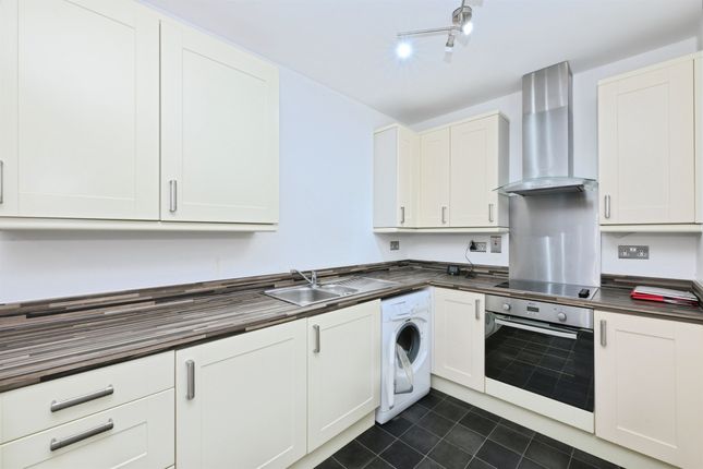 79, Goodes Court, Royston photo 2
