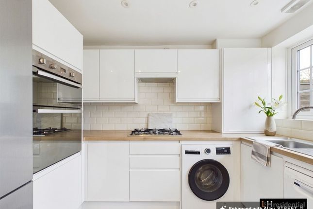 3 Oberon Close, Borehamwood photo 4