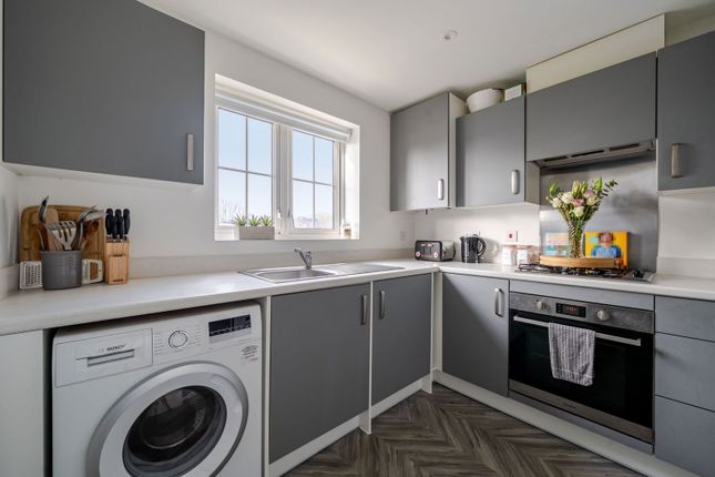 8a, Sunningdale Close, Southampton photo 2