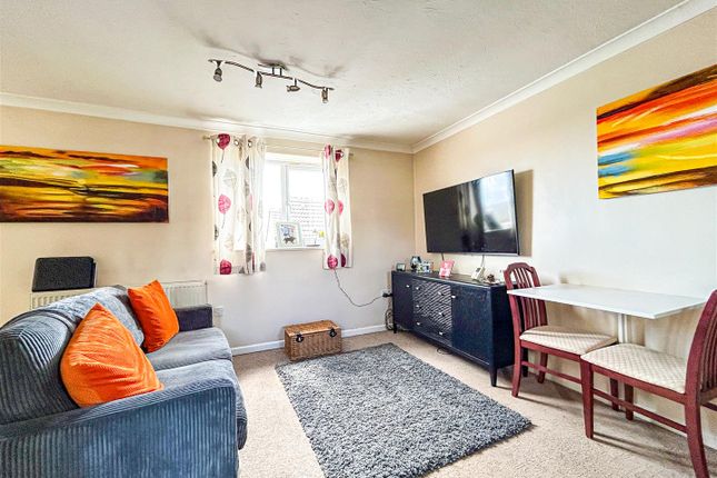 8, Aldabrand Close, Weymouth photo 2