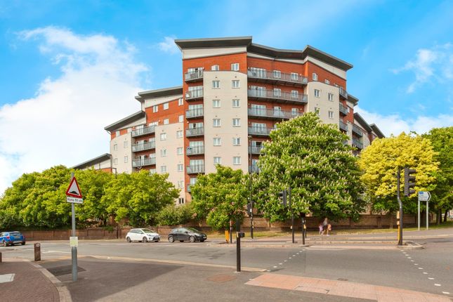 2-bed flat on 75, Aspects Court, Slough, £220,000
