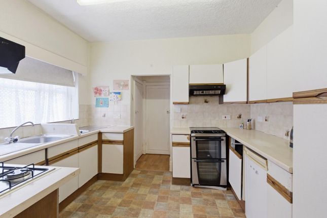 985, Scott Hall Road, Leeds photo 4