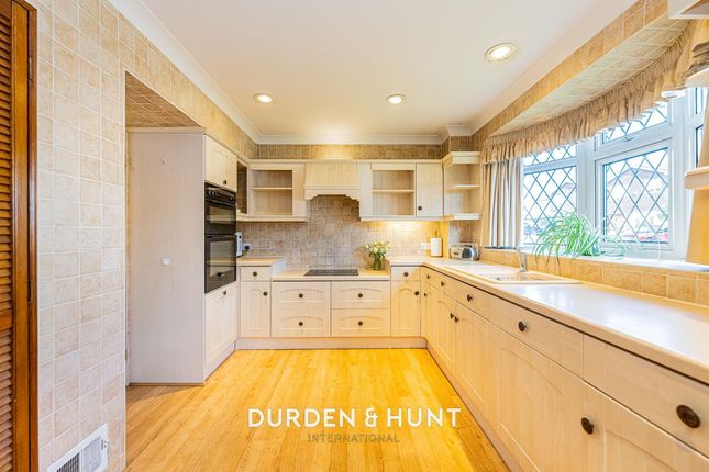 39 Woolhampton Way, Chigwell photo 4