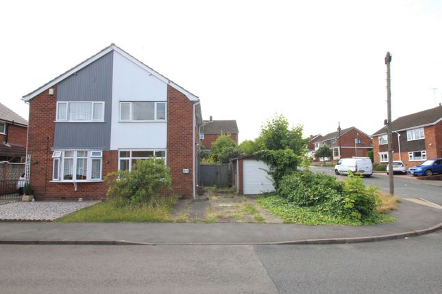 Thumbnail Flat for sale in Highlands Close, Kidderminster