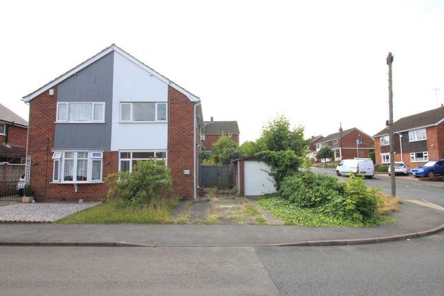 Flat for sale in Highlands Close, Kidderminster