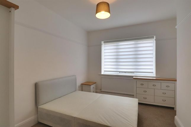 Room 3, 98, Upper Brighton Road, Lancing photo 3