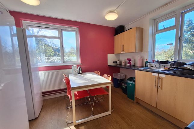 Room 15, Martindale Court, Reading photo 4