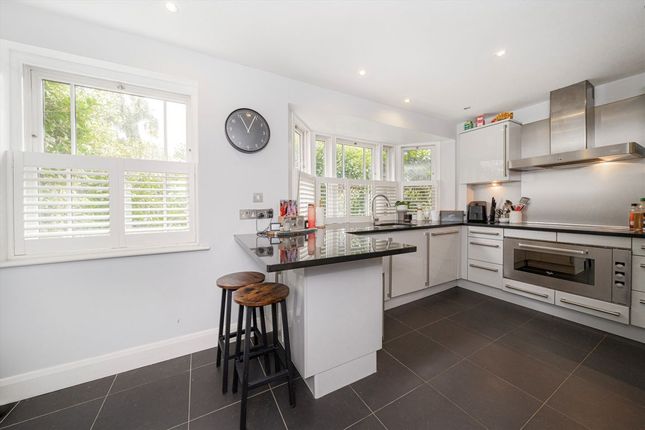 43, Pyrcroft Lane, Weybridge photo 3