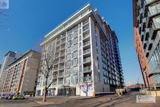 Thumbnail Flat to rent in Western Gateway, London, Docklands