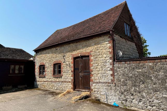 Commercial property to let in Shingle Barn Lane, West Farleigh, Maidstone