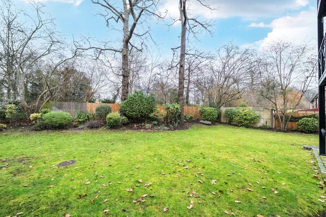 Flat 6, Birchwood Court,, Birchwood Drive, Surrey photo 4