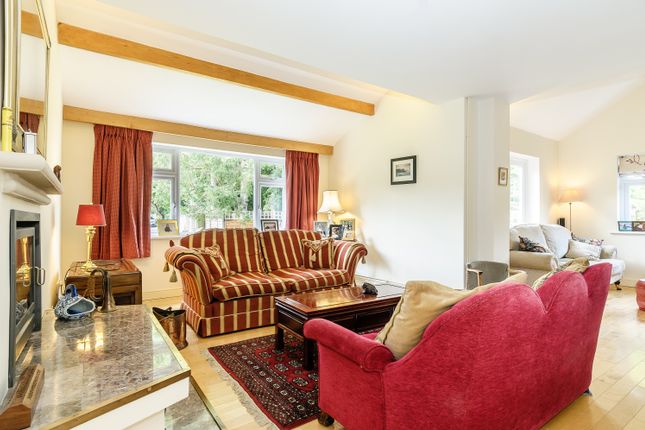 Meadow View, 2, Bourton Close, Clanfield photo 2