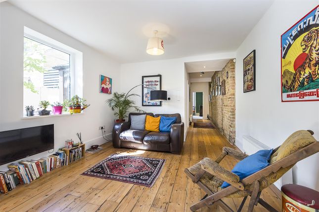 Flat to rent in Fraser Road, London