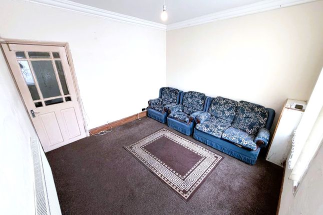 40, Oak Road, Luton photo 2
