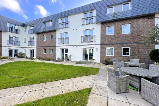 Flat for sale in Willow Court, Clyne Common, Swansea