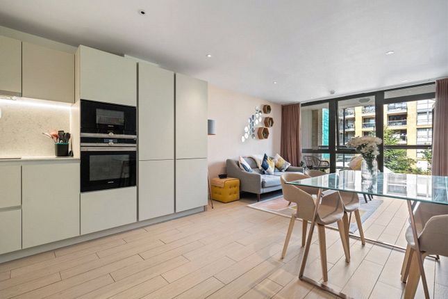 Thumbnail Flat for sale in Canalside Square, Islington, London